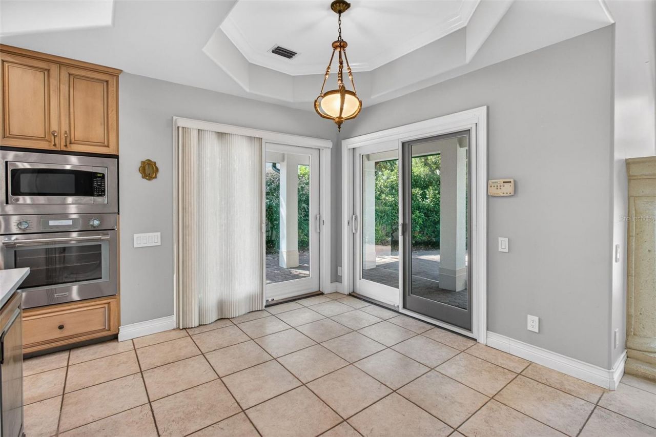 1100 Tortuga Circle Ne, Saint Petersburg, FL 33702 Photo