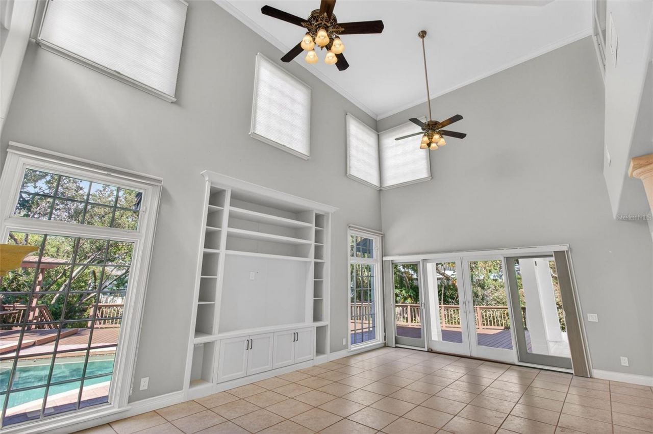 1100 Tortuga Circle Ne, Saint Petersburg, FL 33702 Photo