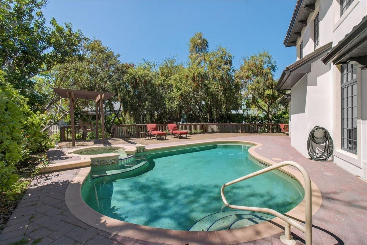 1100 Tortuga Circle Ne, Saint Petersburg, FL 33702 Photo