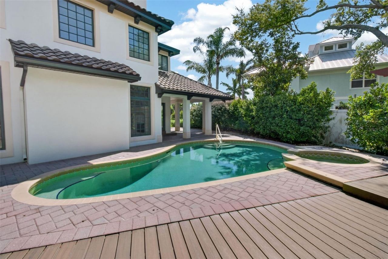 1100 Tortuga Circle Ne, Saint Petersburg, FL 33702 Photo