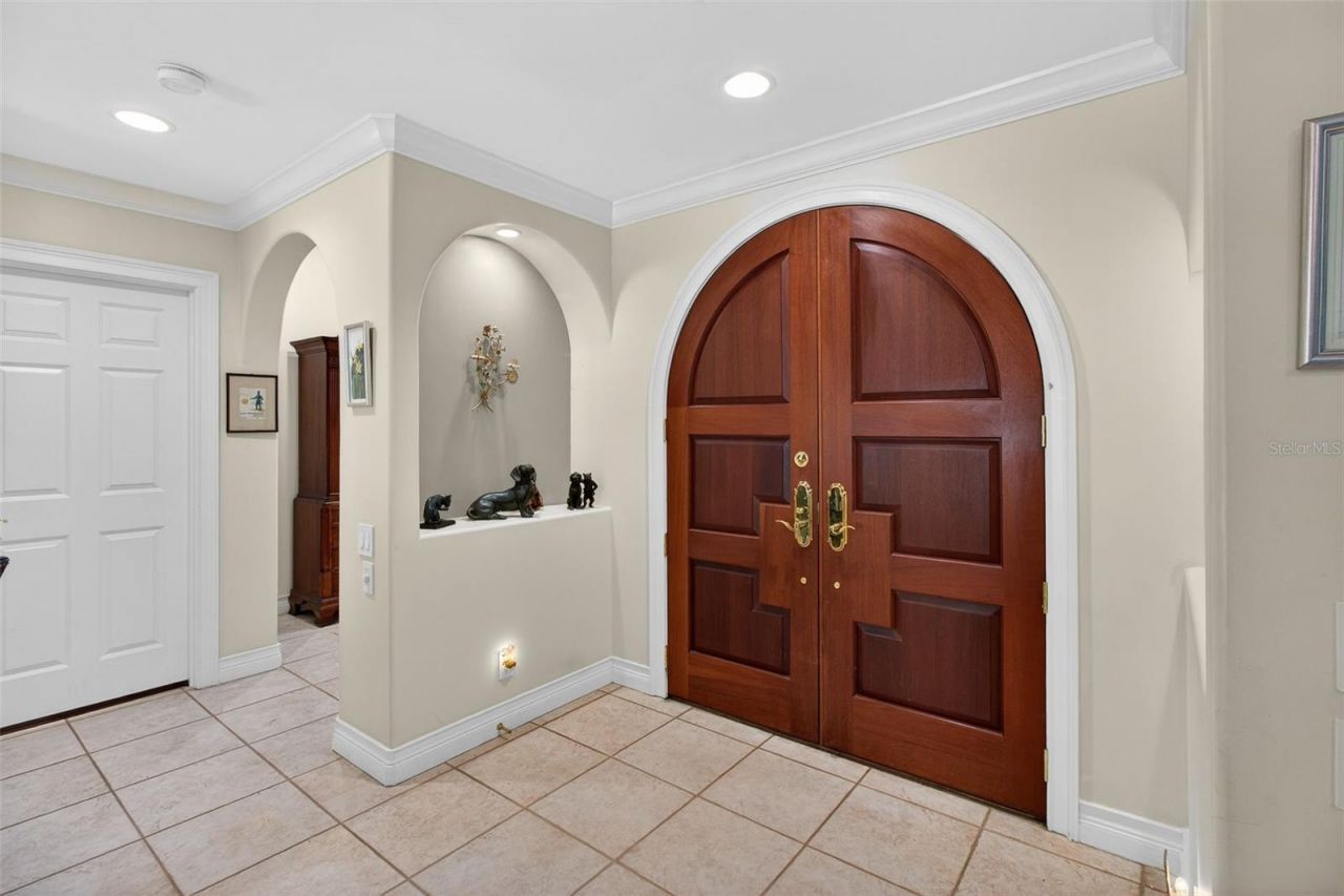 1100 Tortuga Circle Ne, Saint Petersburg, FL 33702 Photo