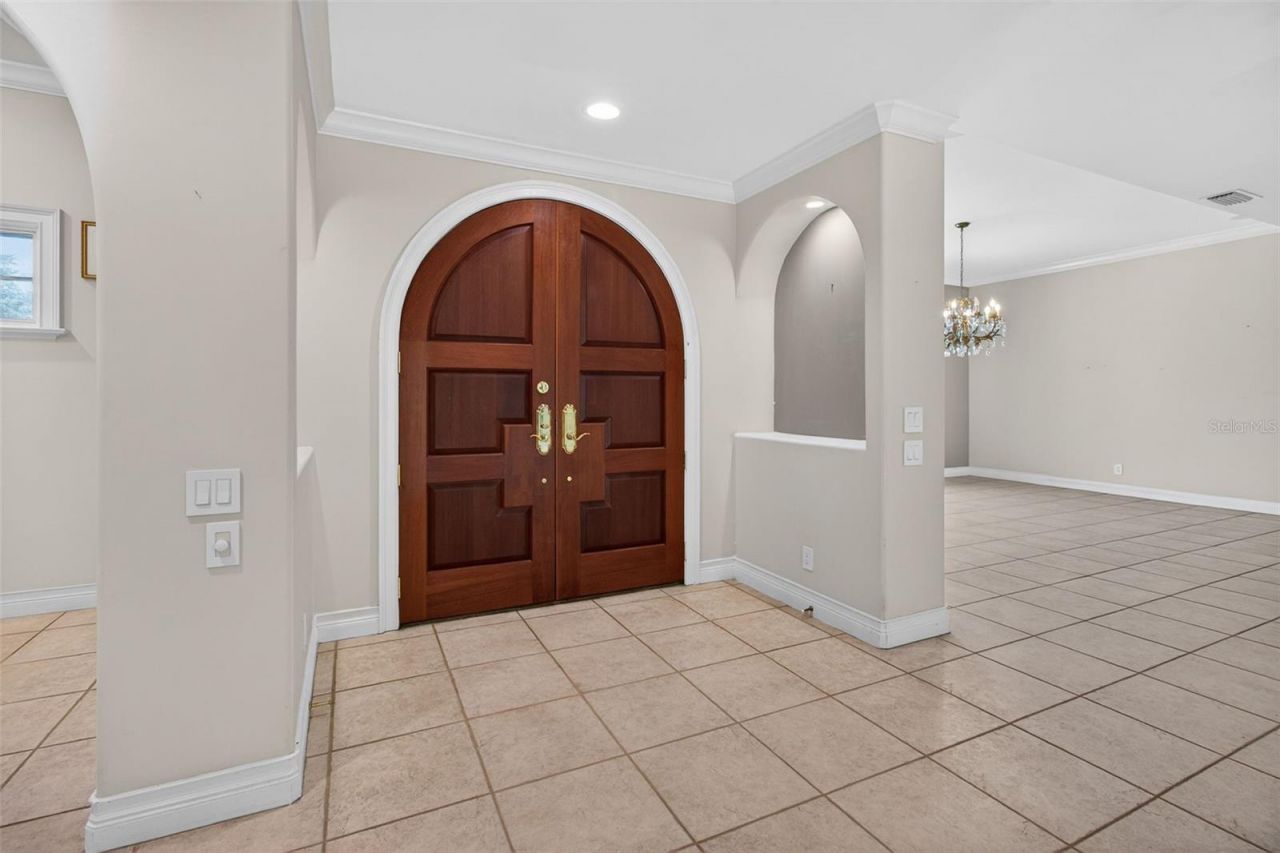 1100 Tortuga Circle Ne, Saint Petersburg, FL 33702 Photo