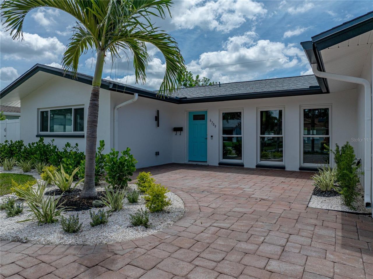 6709 Cardinal Drive S, Saint Petersburg, FL 33707 Photo