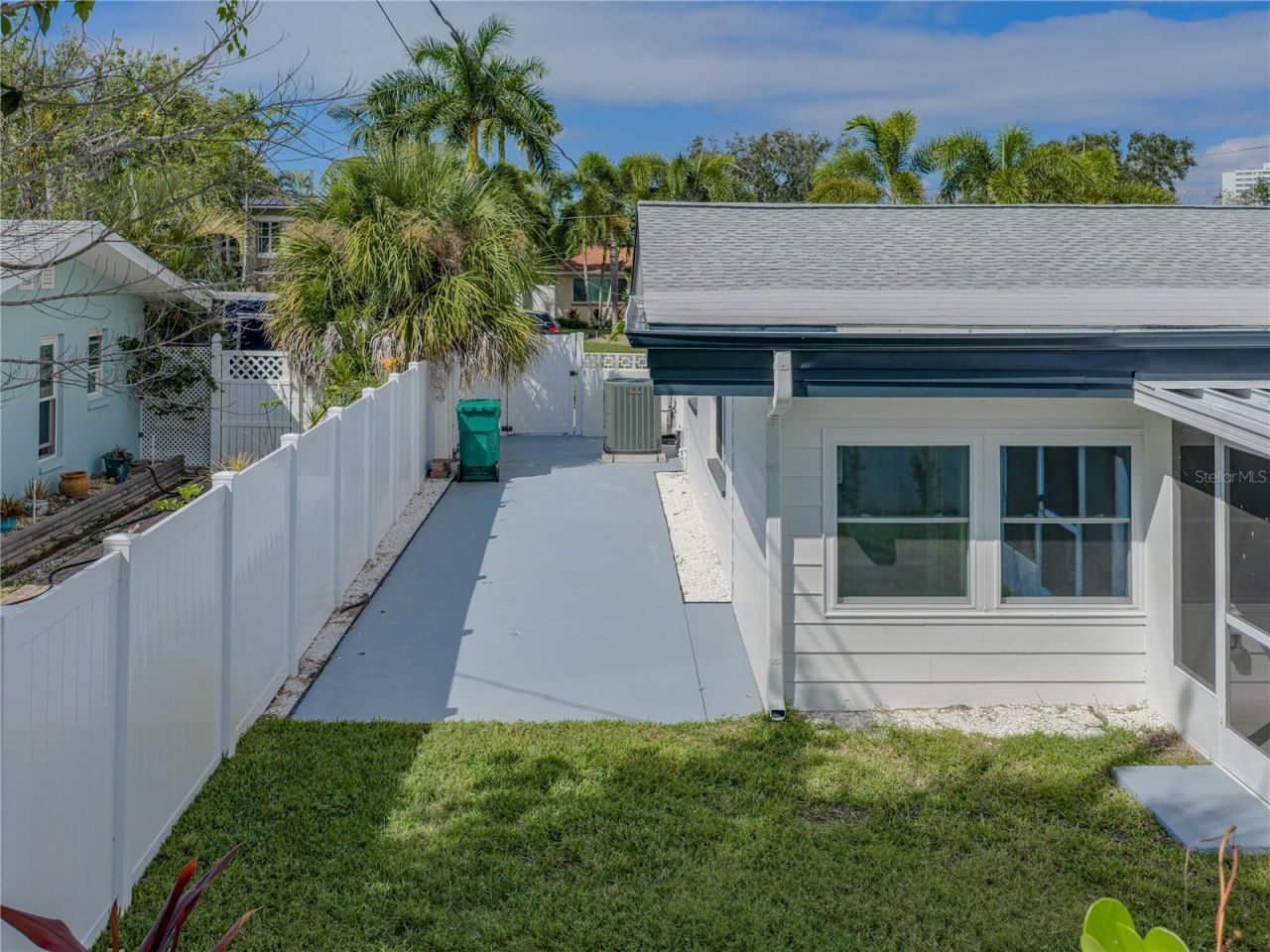 6709 Cardinal Drive S, Saint Petersburg, FL 33707 Photo