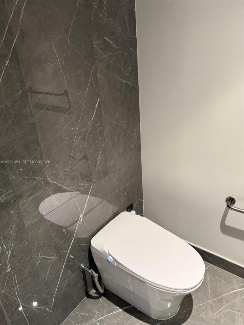 20 NE 11th St, Unit 2606B, Miami, FL 33132 Photo