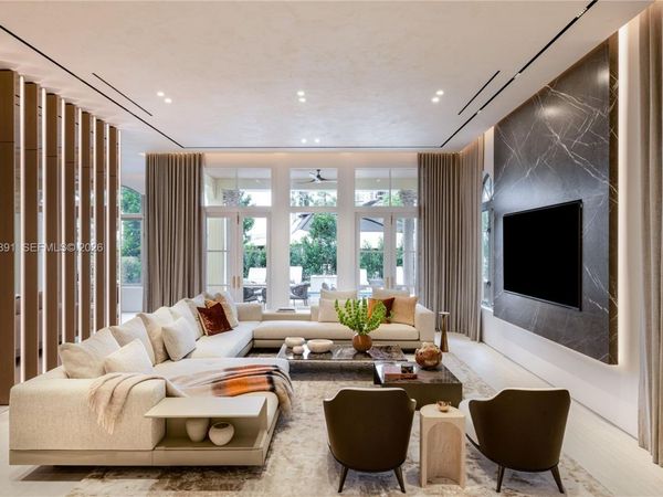 1522 Island Blvd, Aventura, FL 33160