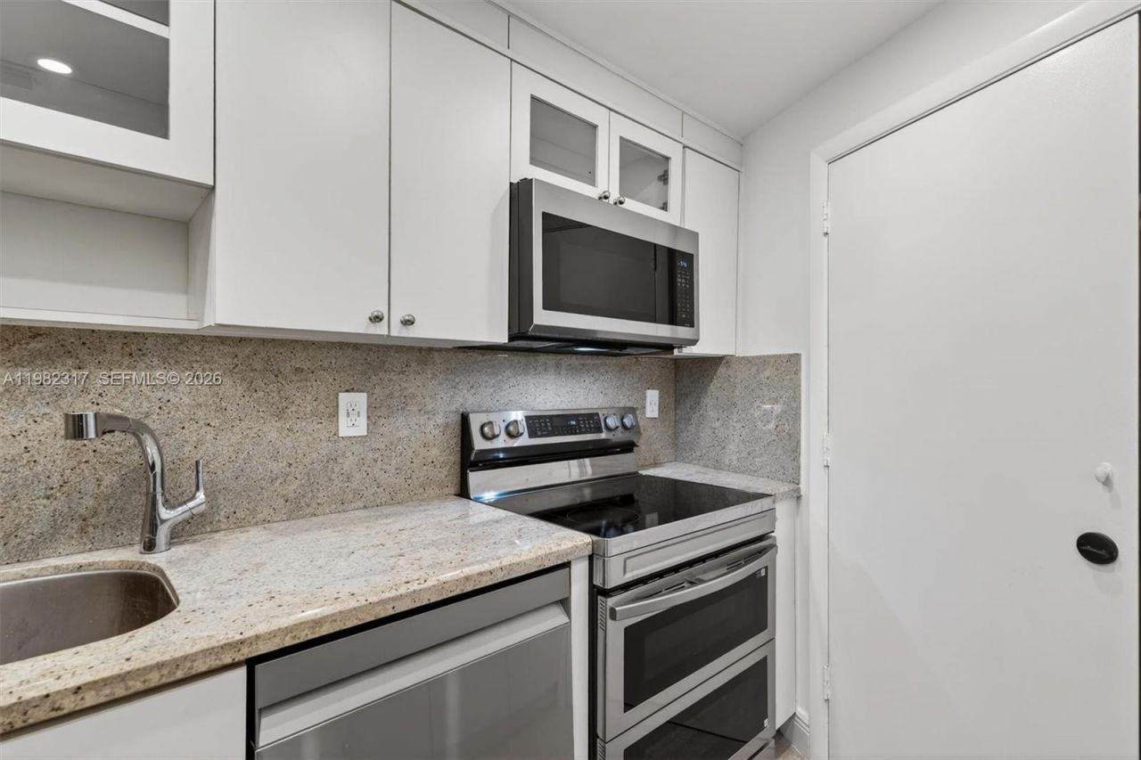 2899 Collins Ave , Unit 1223, Miami Beach, FL 33140 Photo