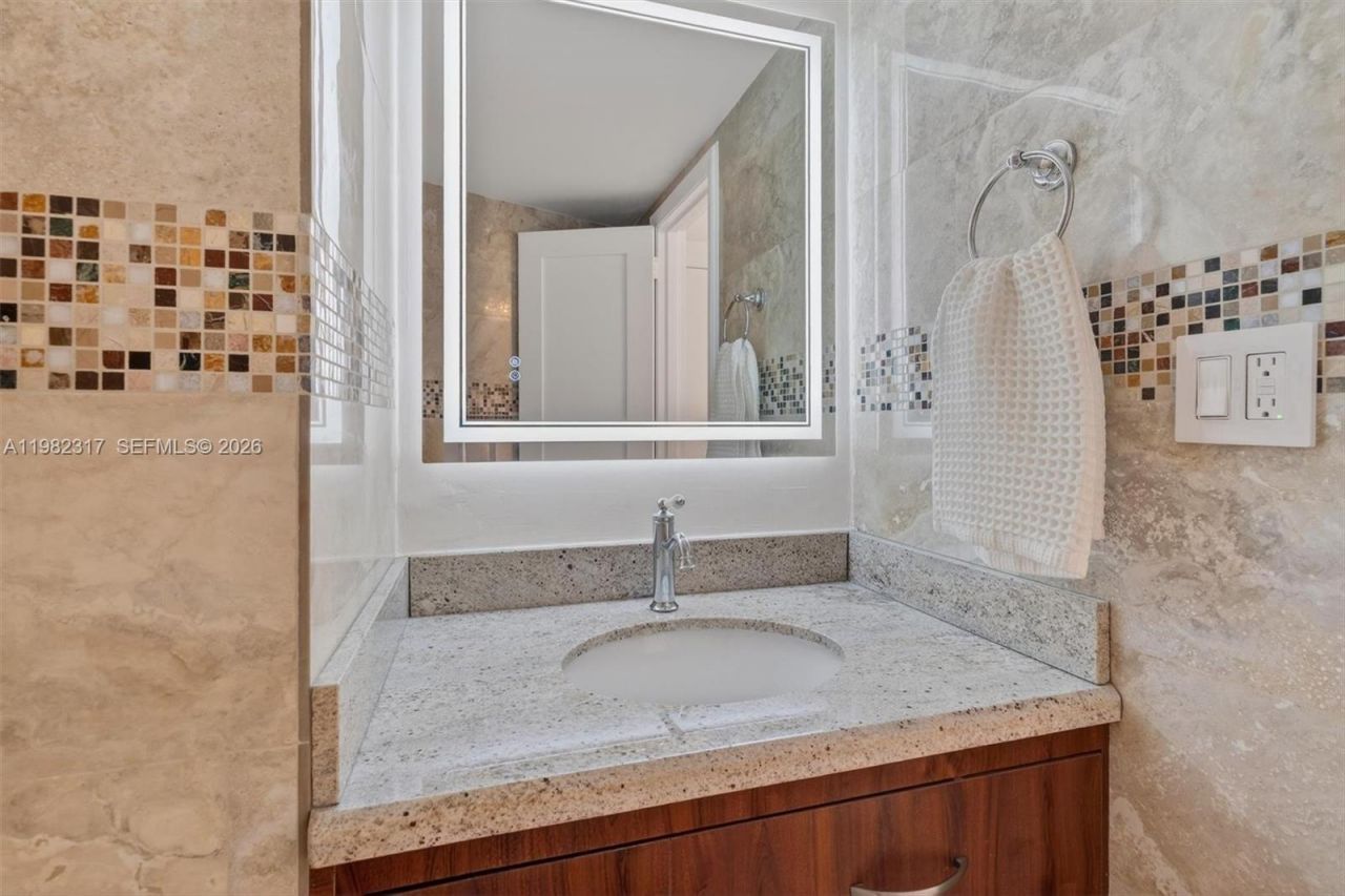 2899 Collins Ave , Unit 1223, Miami Beach, FL 33140 Photo