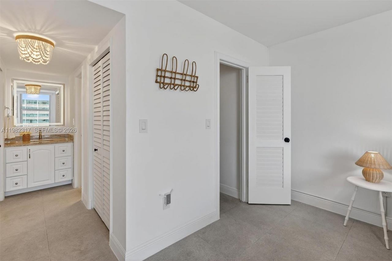 2899 Collins Ave , Unit 1223, Miami Beach, FL 33140 Photo