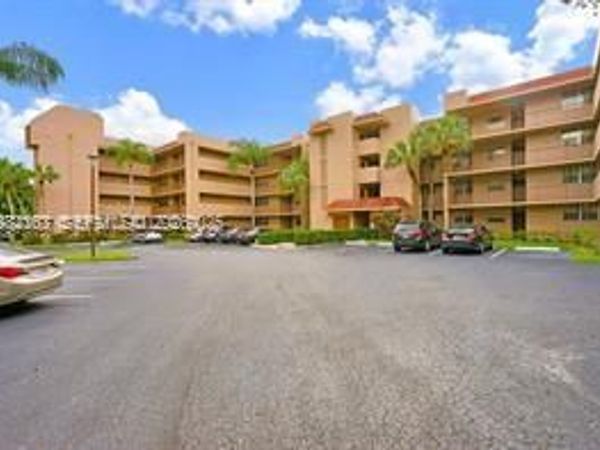 9501 Seagrape Dr, Unit 101, Davie, FL 33324