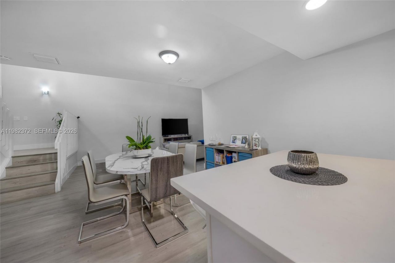 6637 NW 181st Ln, Unit 6637, Hialeah, FL 33015 Photo