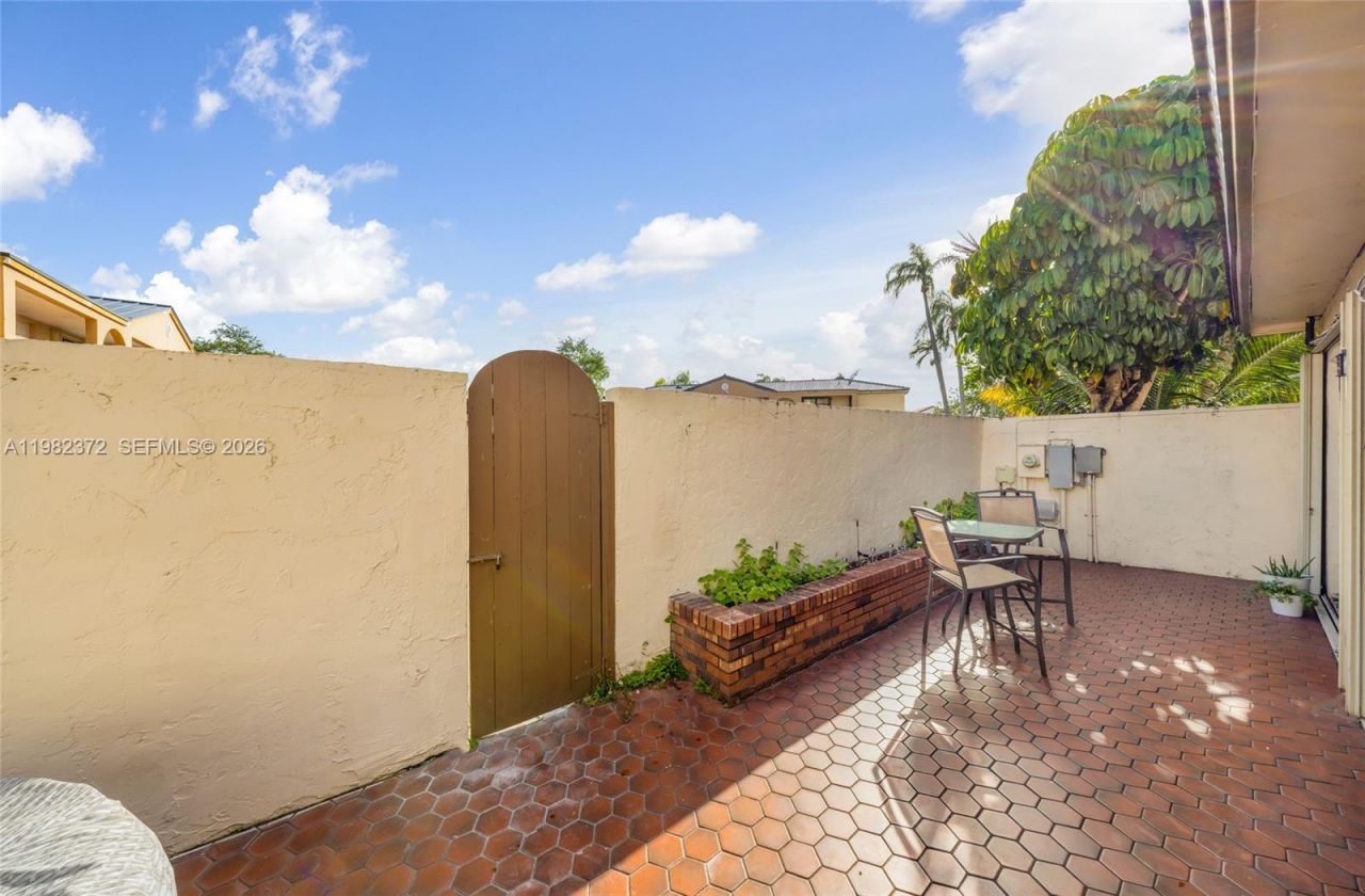 6637 NW 181st Ln, Unit 6637, Hialeah, FL 33015 Photo