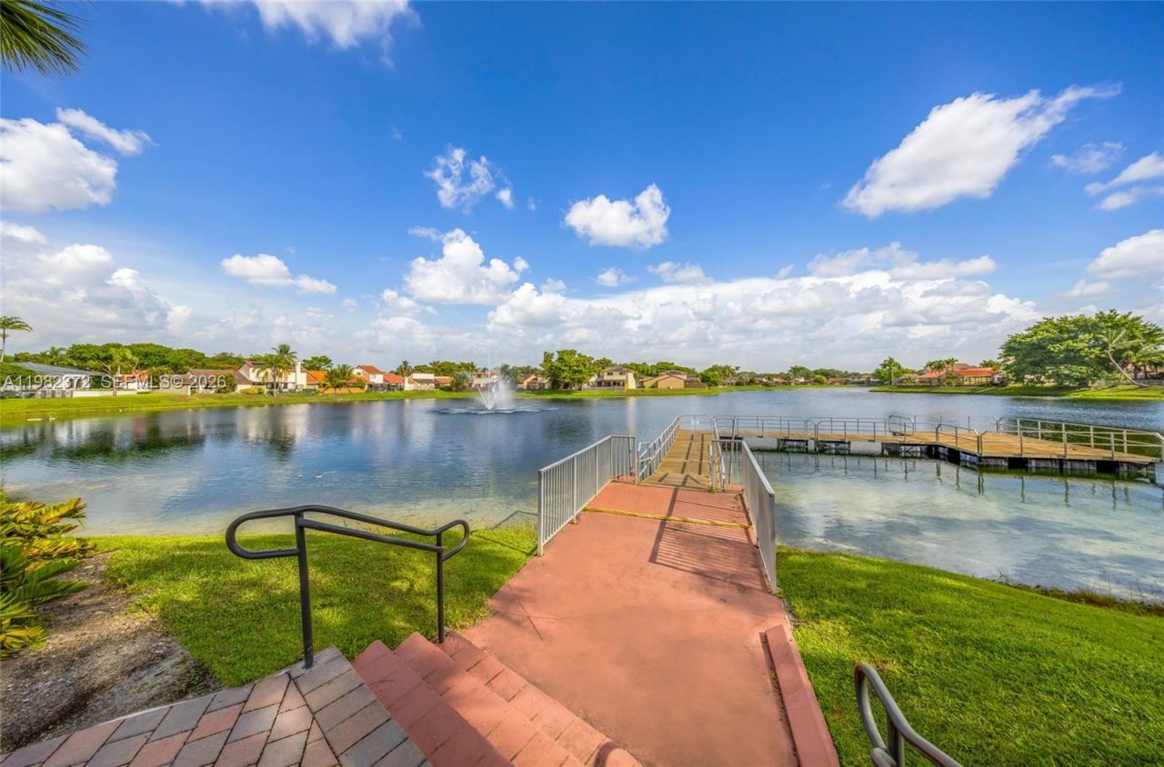 6637 NW 181st Ln, Unit 6637, Hialeah, FL 33015 Photo
