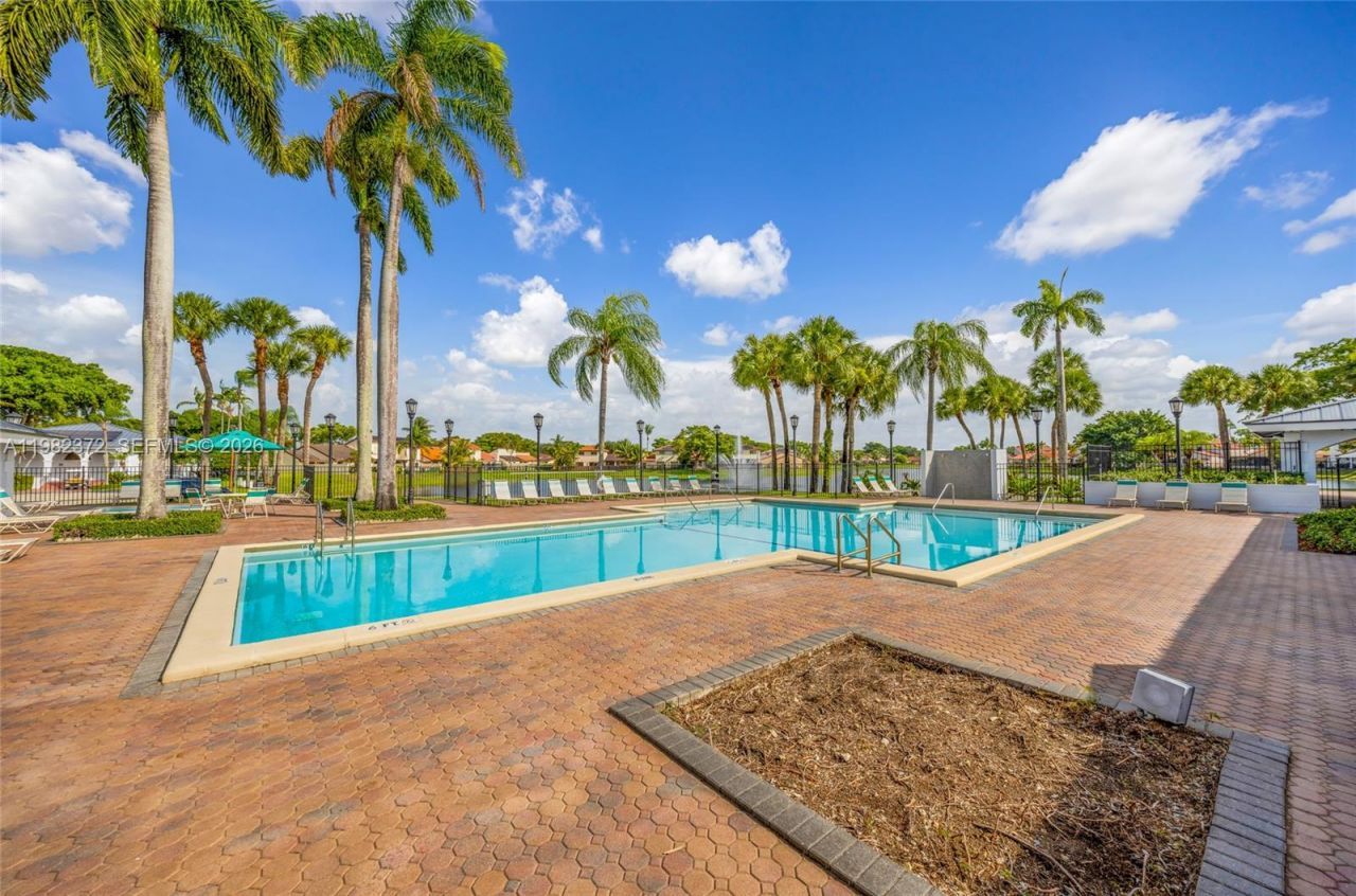 6637 NW 181st Ln, Unit 6637, Hialeah, FL 33015 Photo