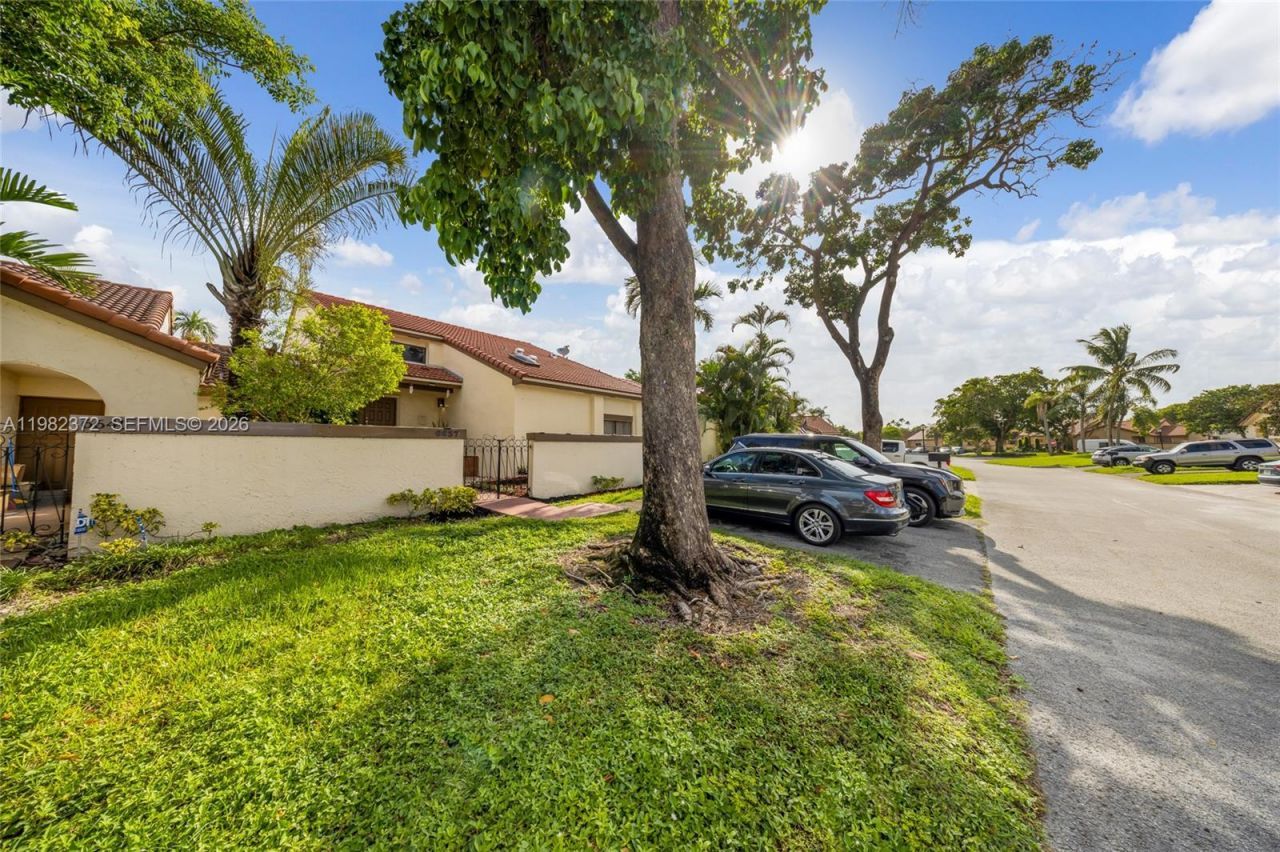 6637 NW 181st Ln, Unit 6637, Hialeah, FL 33015 Photo