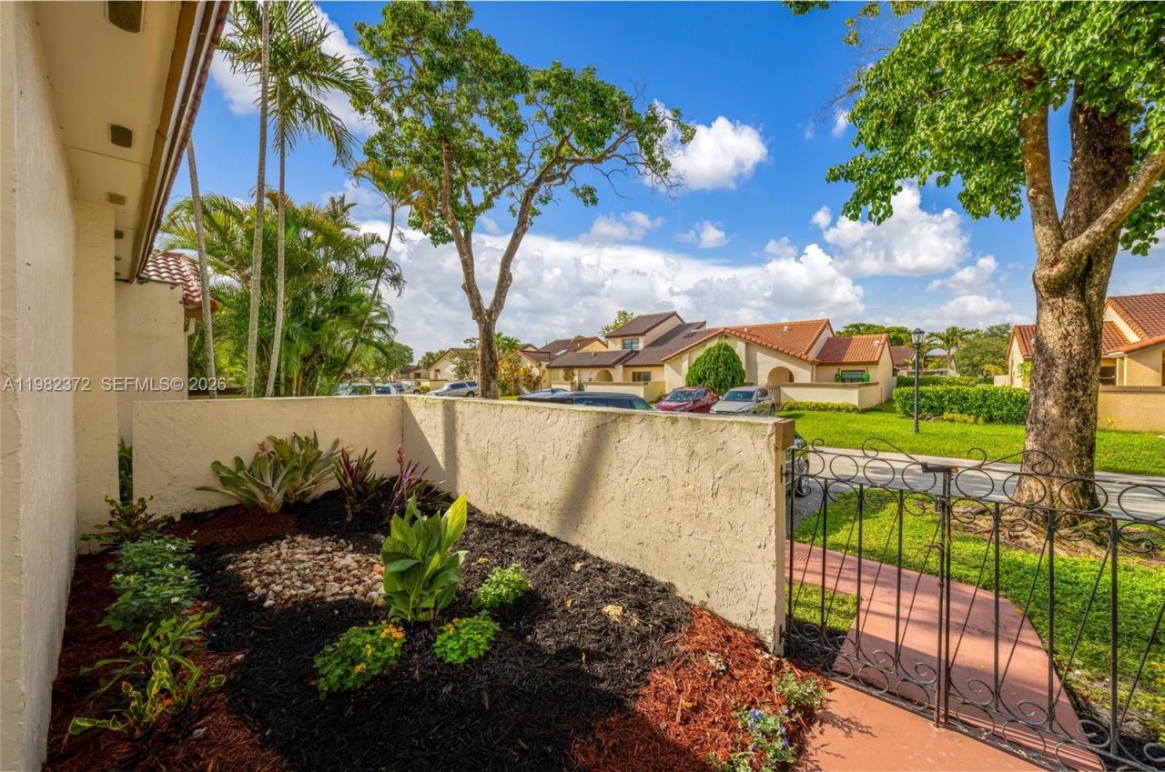 6637 NW 181st Ln, Unit 6637, Hialeah, FL 33015 Photo