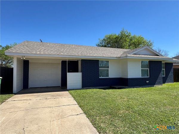 1708 Alamo Drive, Victoria, TX 77901