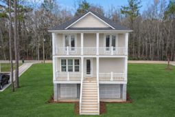 1304 Mccrae Drive photo 4