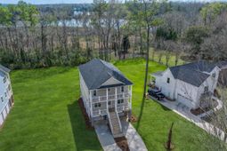 1304 Mccrae Drive photo 4