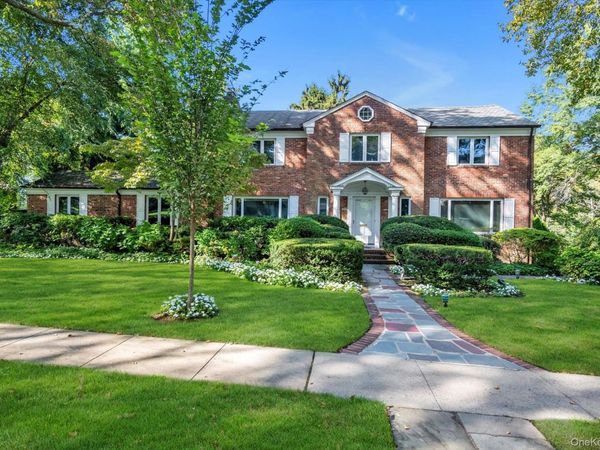 2 Chester Drive , Great Neck, NY 11021