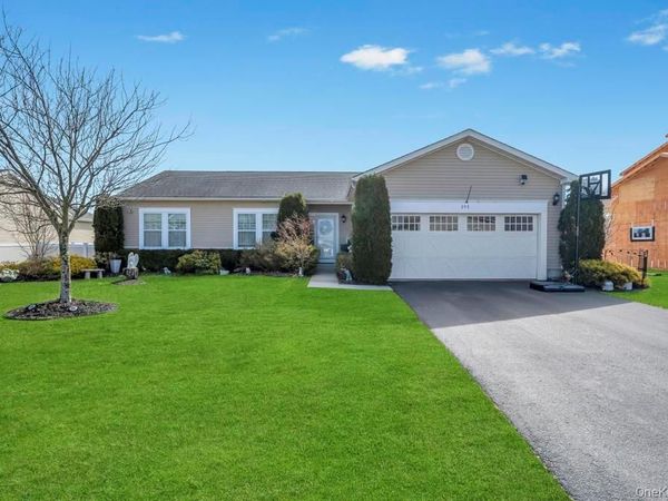 191 Flower Road, Shirley, NY 11967