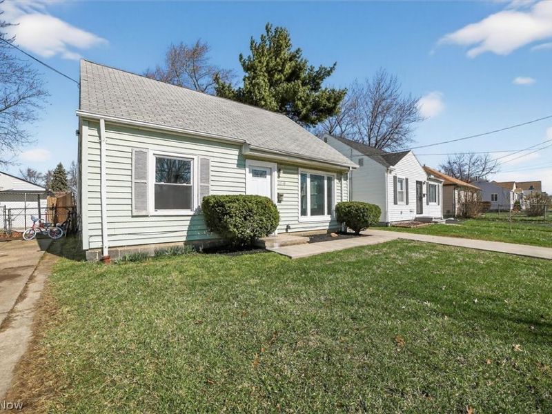 13510 Bennington Avenue, Cleveland, OH 44135 Photo 4