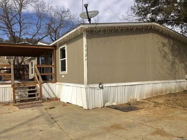 1127 Plum, Floresville, TX 78114