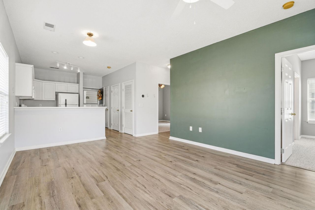 2020 Cross Gate Blvd Photo 11