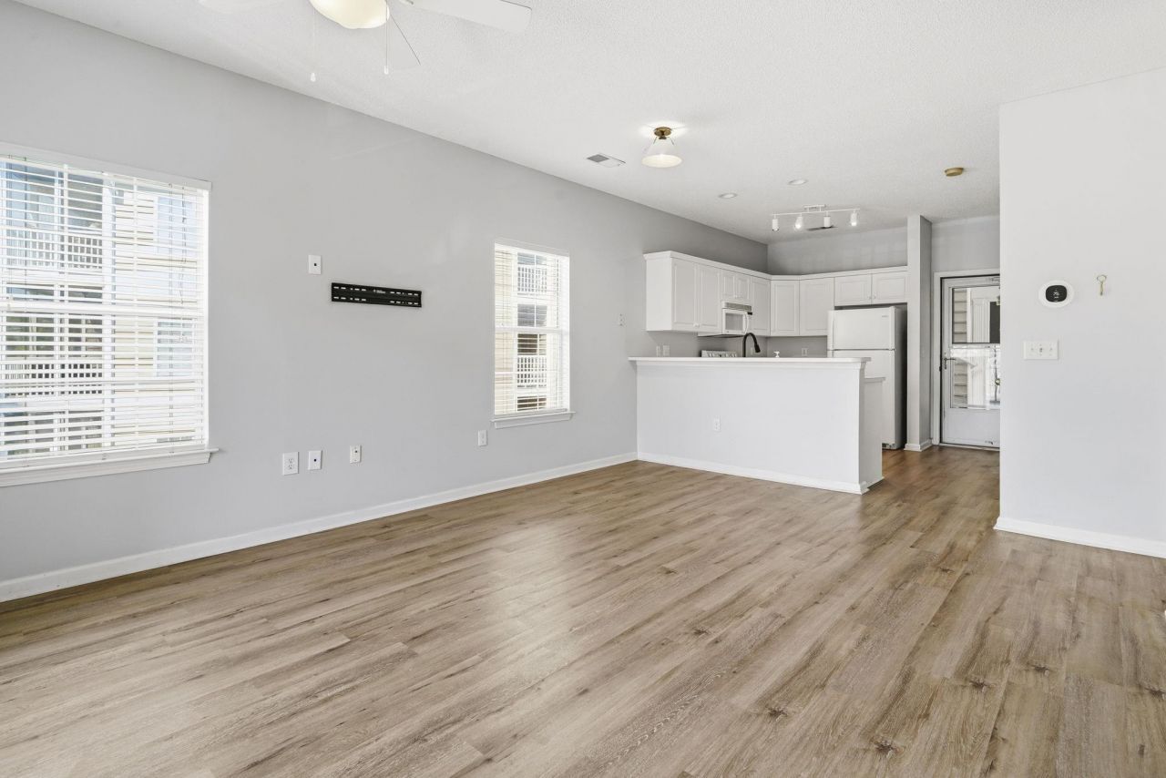 2020 Cross Gate Blvd Photo 13