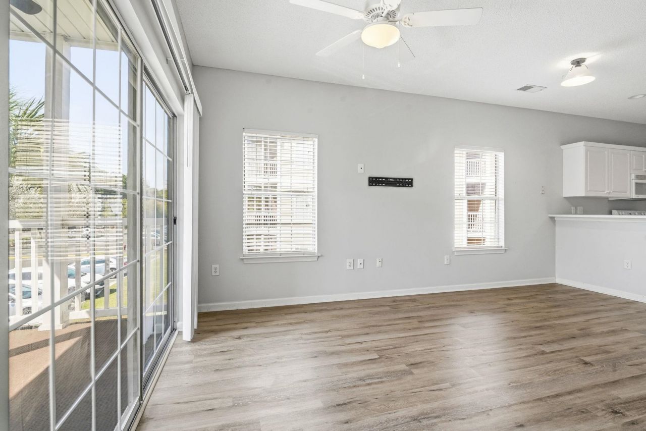 2020 Cross Gate Blvd Photo 15