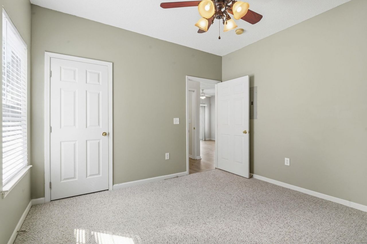 2020 Cross Gate Blvd Photo 23