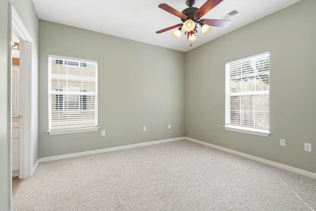 2020 Cross Gate Blvd Photo 24