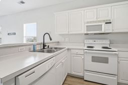 2020 Cross Gate Blvd photo 4