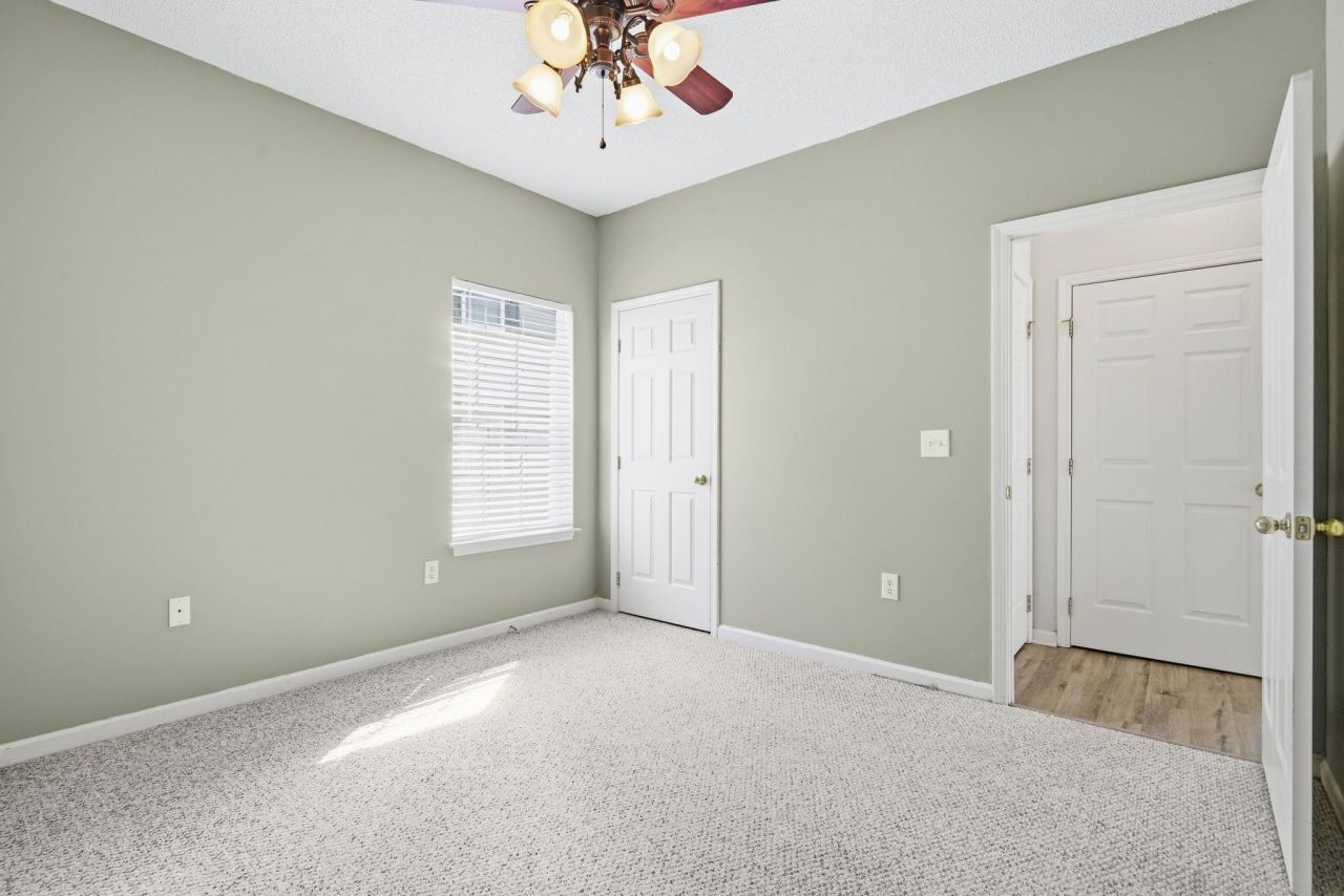 2020 Cross Gate Blvd Photo 30