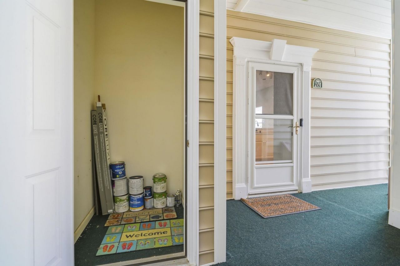 2020 Cross Gate Blvd Photo 31