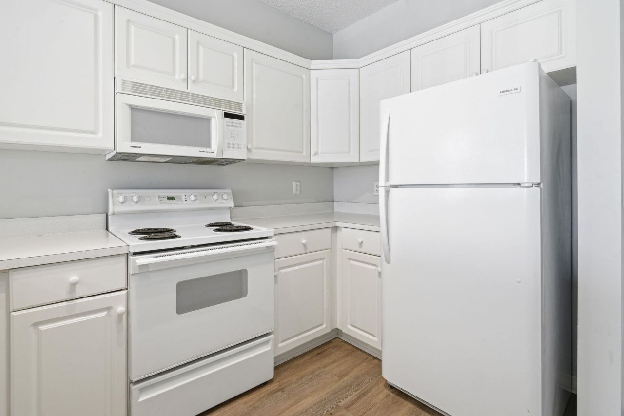 2020 Cross Gate Blvd Photo 6