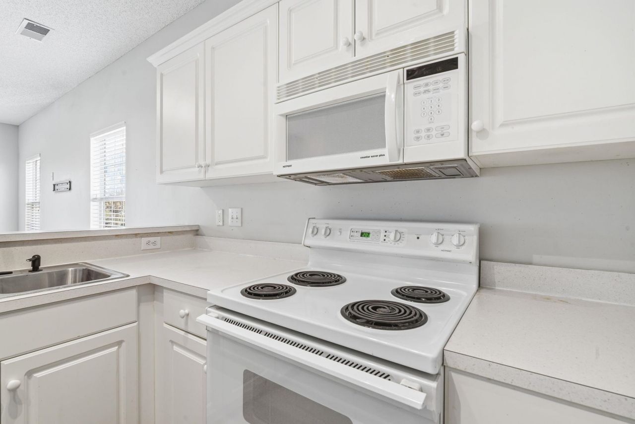 2020 Cross Gate Blvd Photo 7