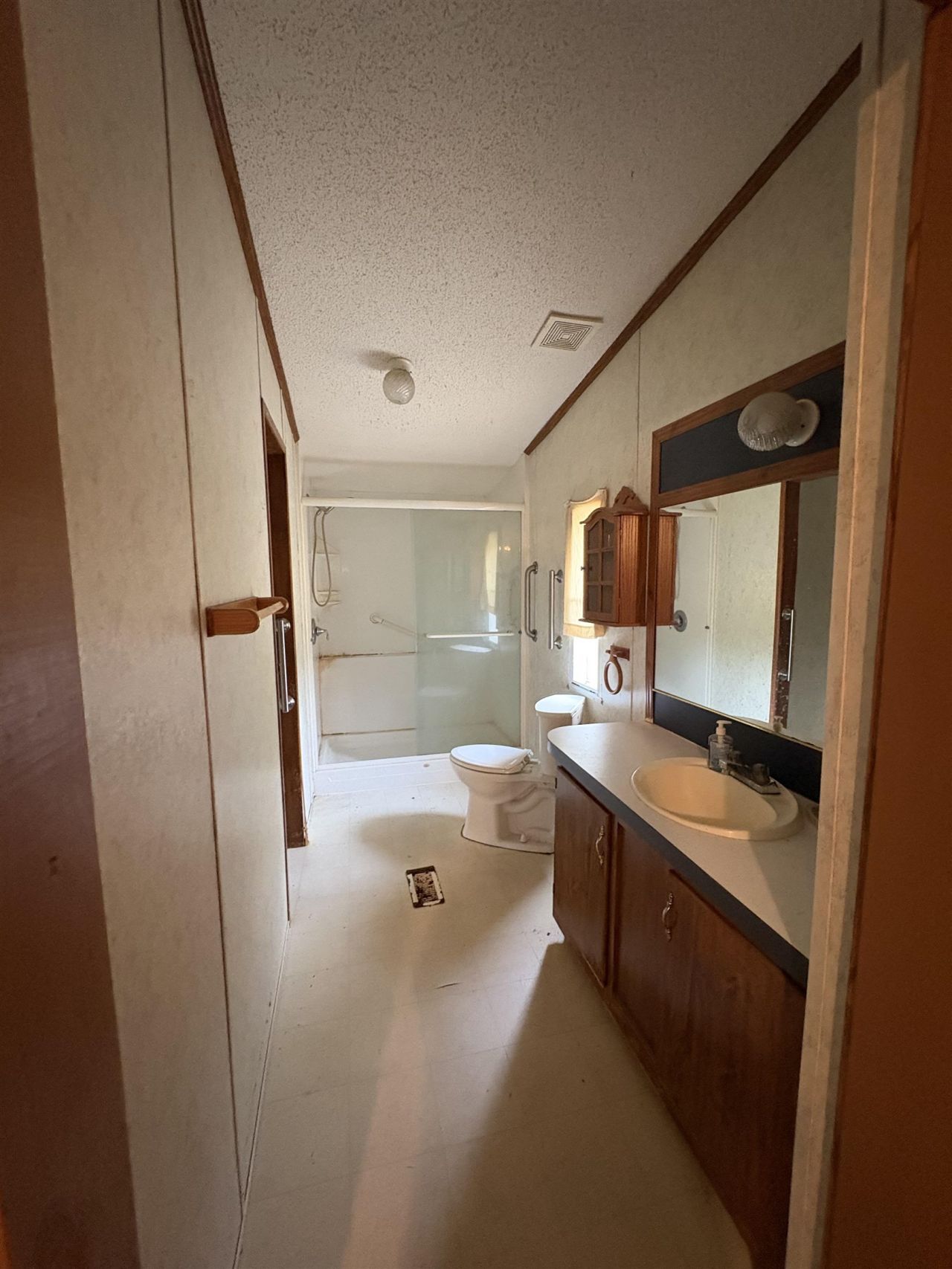 2070 Martin St. Photo 11