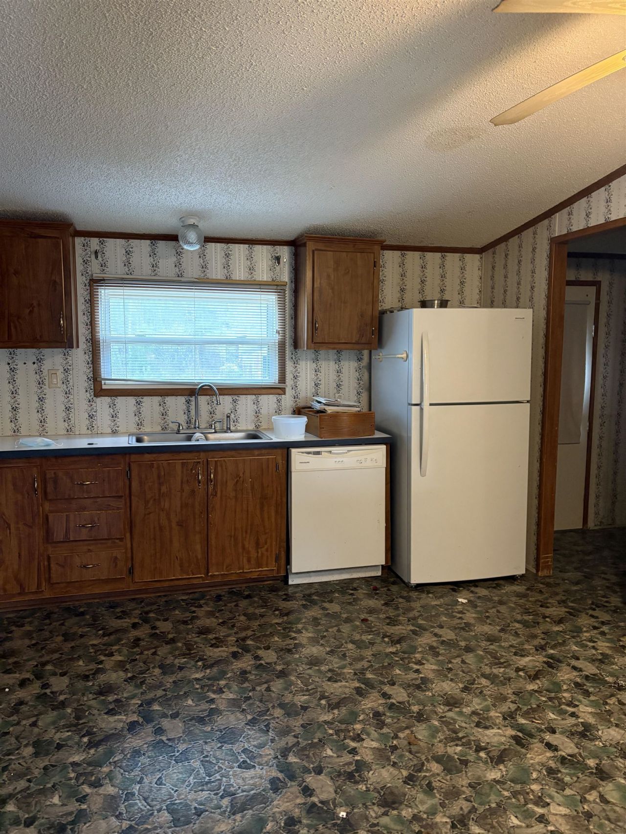 2070 Martin St. Photo 14