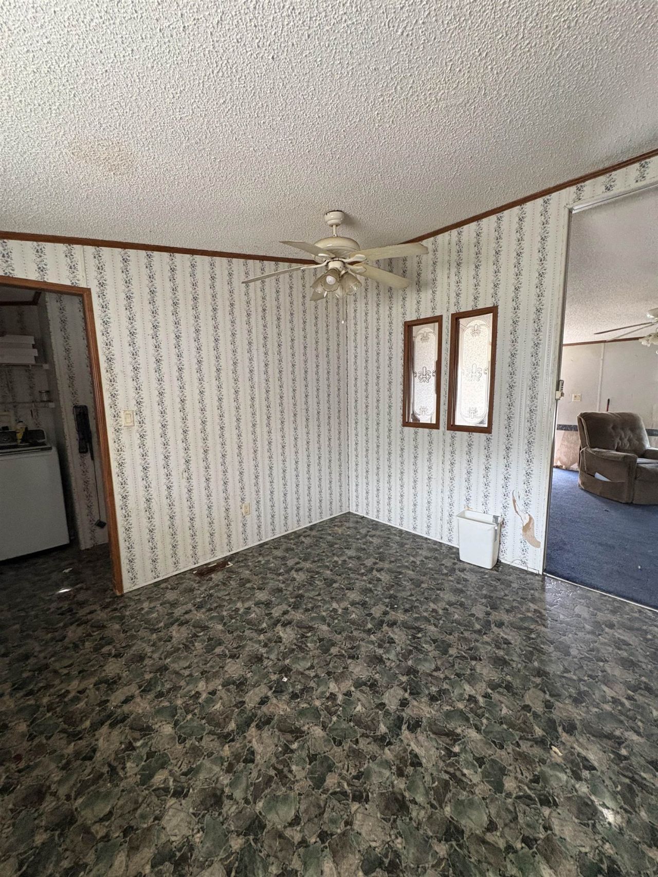 2070 Martin St. Photo 15