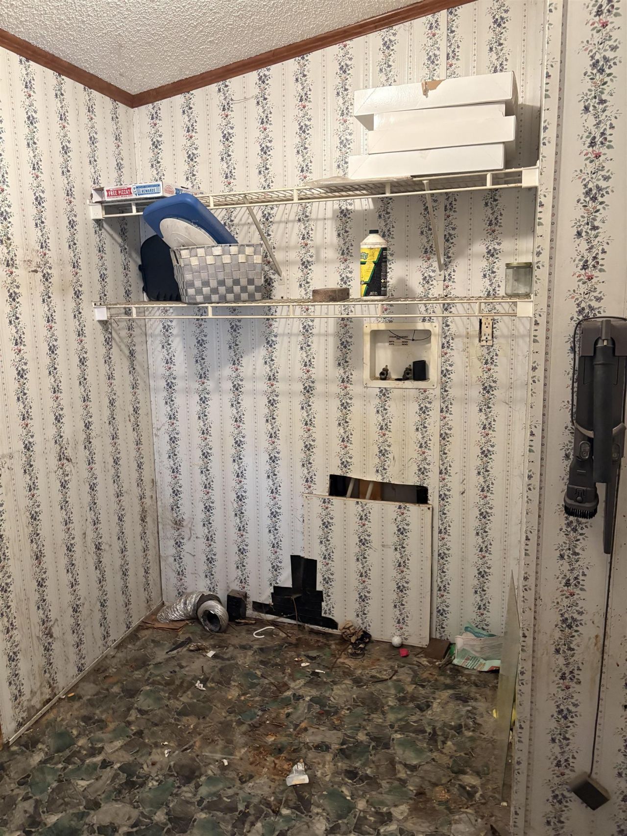 2070 Martin St. Photo 16