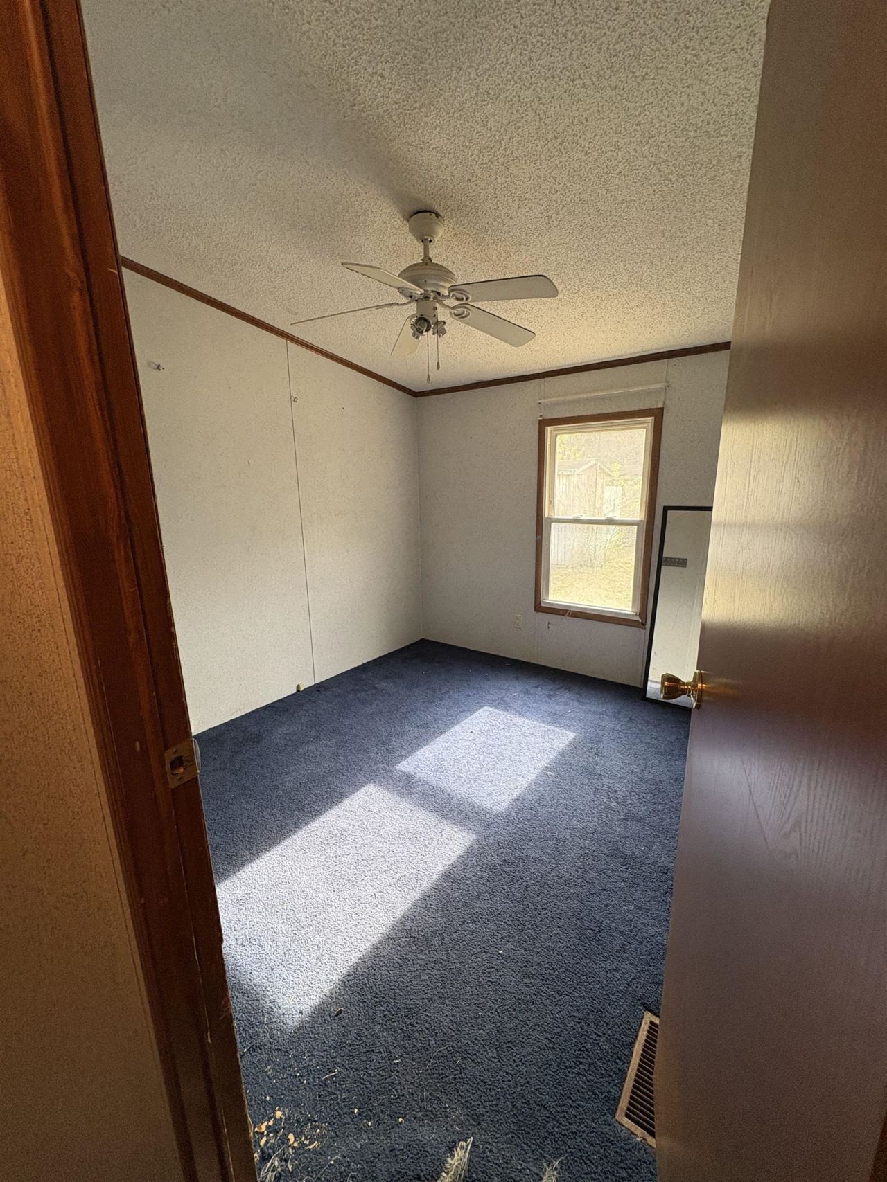 2070 Martin St. Photo 18