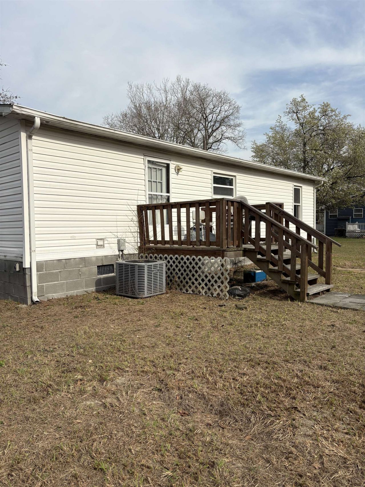 2070 Martin St. Photo 5