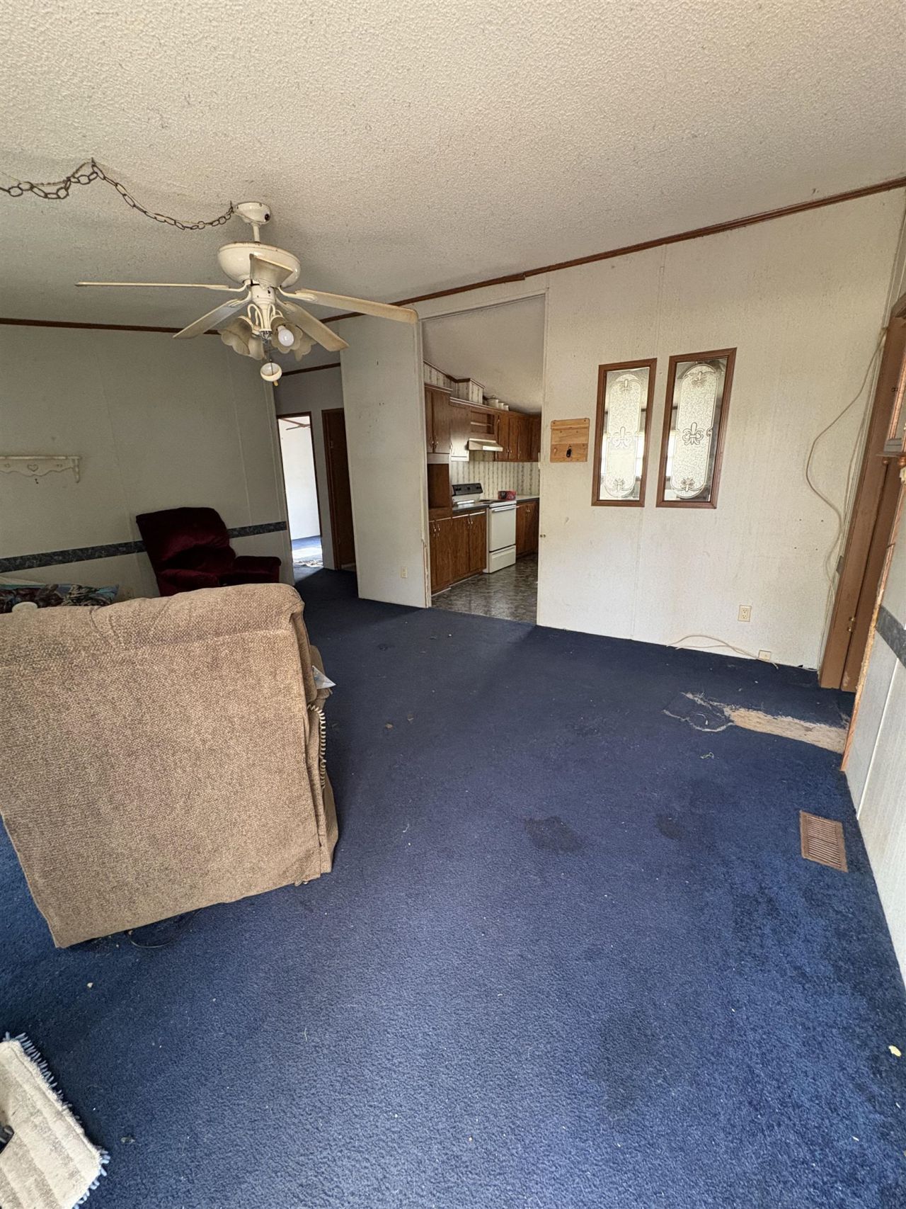 2070 Martin St. Photo 6