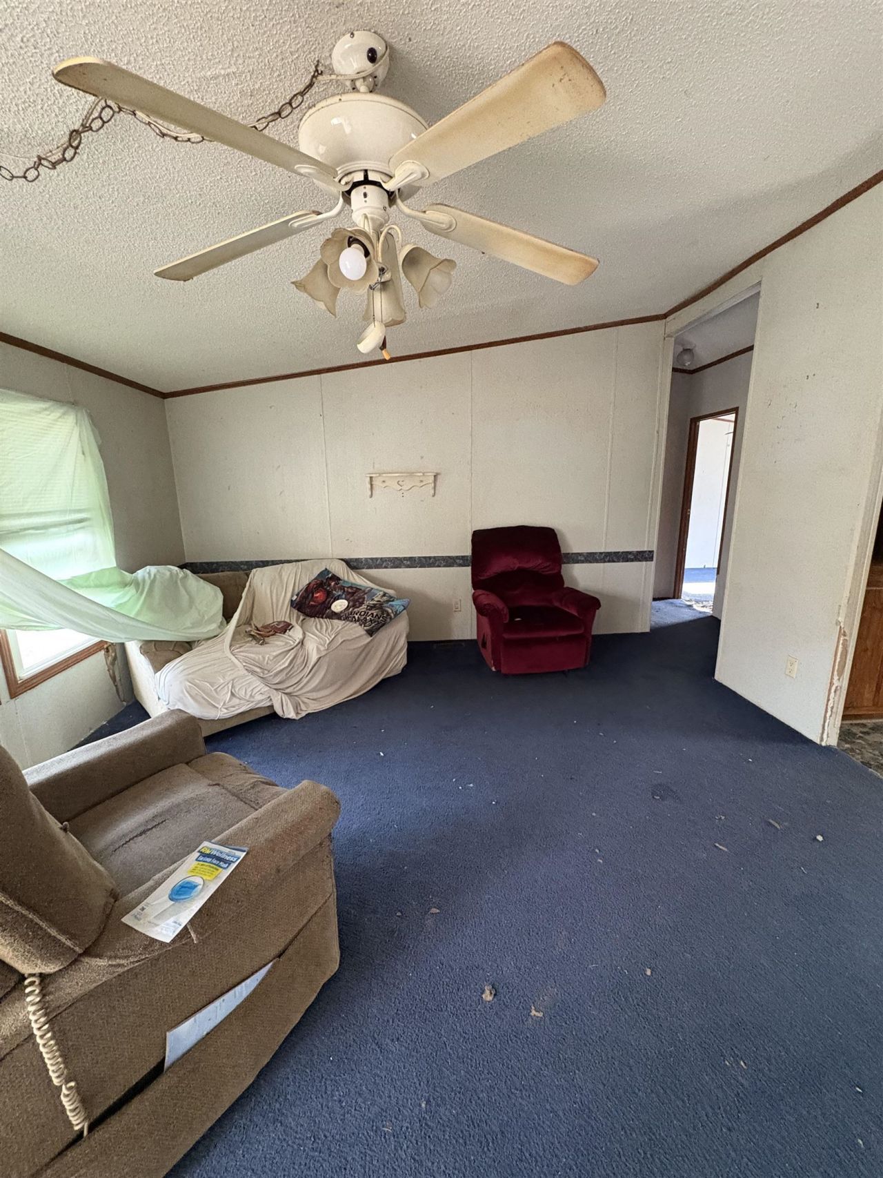 2070 Martin St. Photo 7