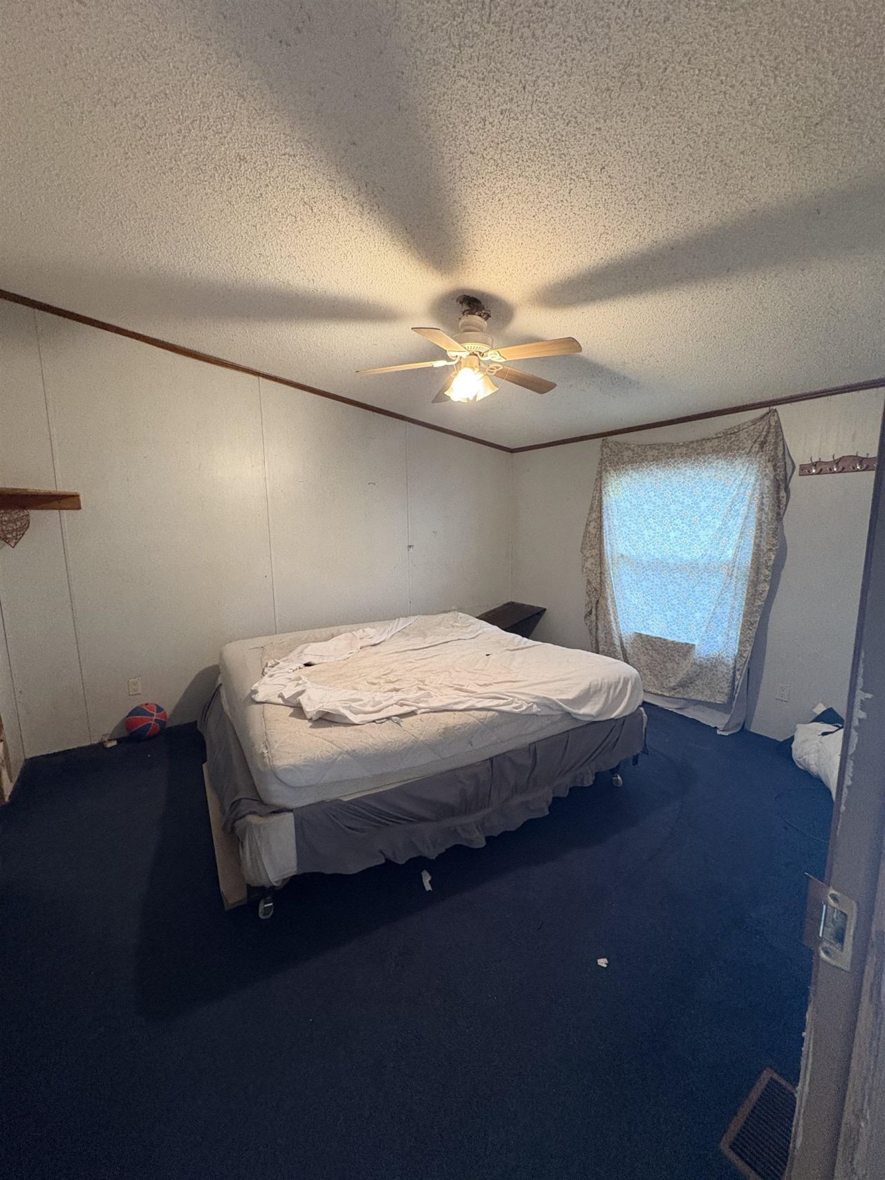 2070 Martin St. Photo 8