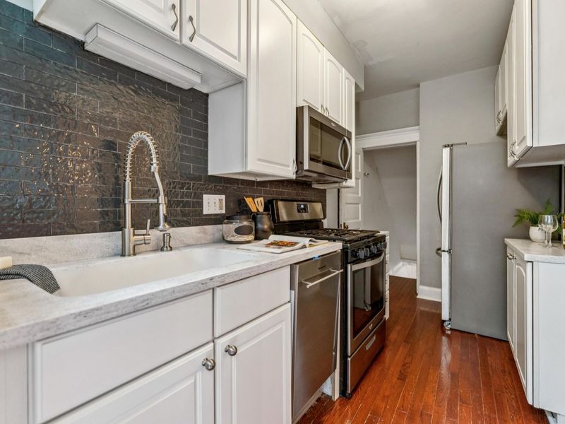 915 Dennison Avenue, Columbus, OH 43201 Photo 12