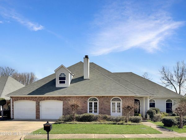 14 Autumn Hill Place, Jackson, MS 39211