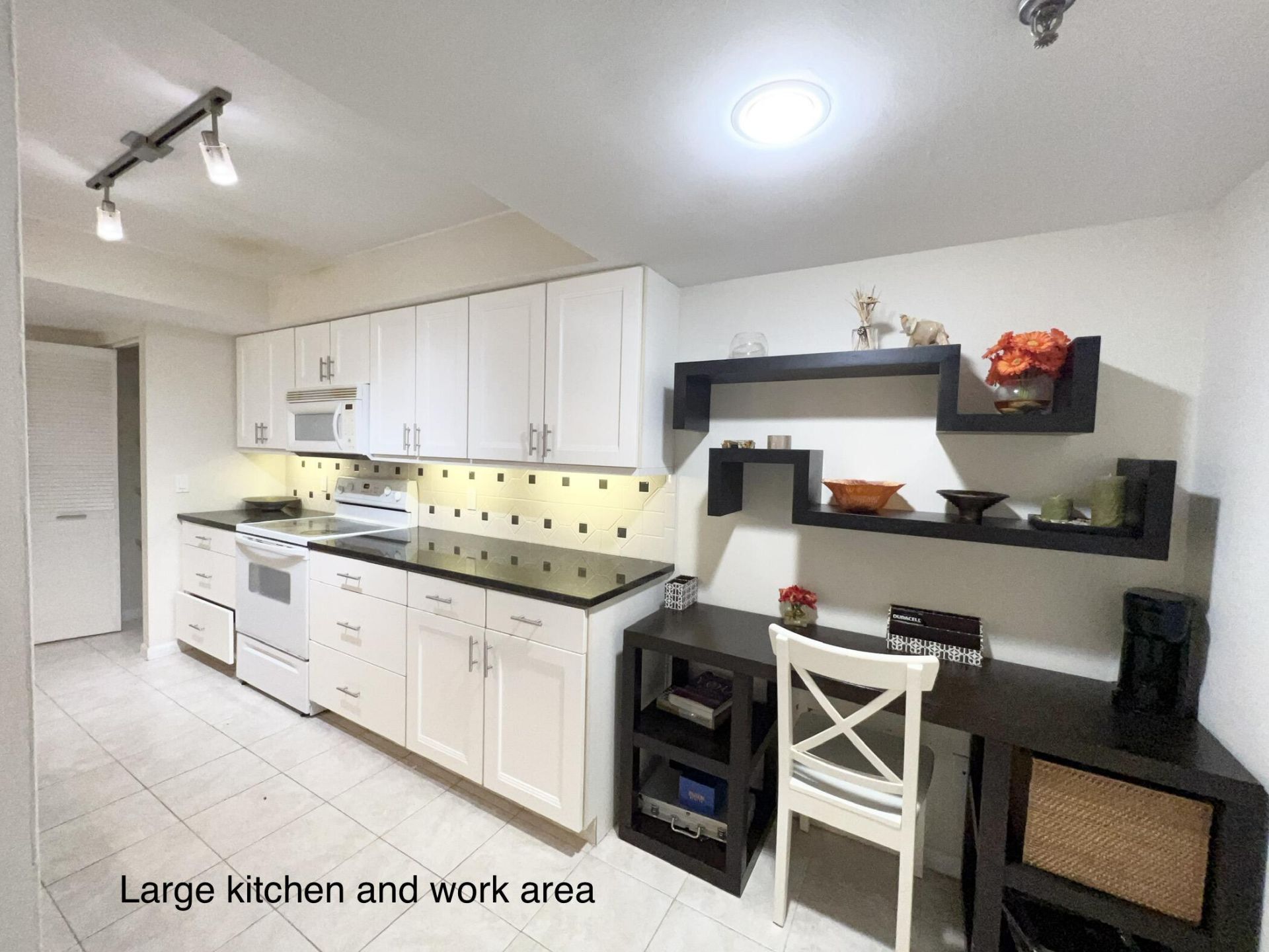 2025 Lavers Circle, Unit D107, Delray Beach, FL 33444 Photo