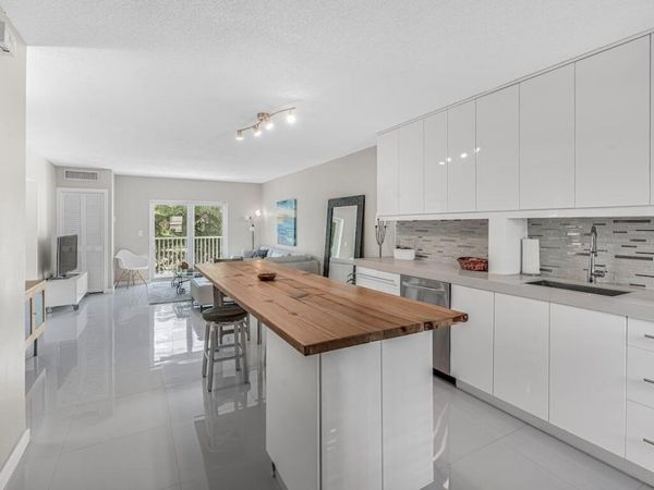 200 E Royal Palm Road, Unit 2080, Boca Raton, FL 33432